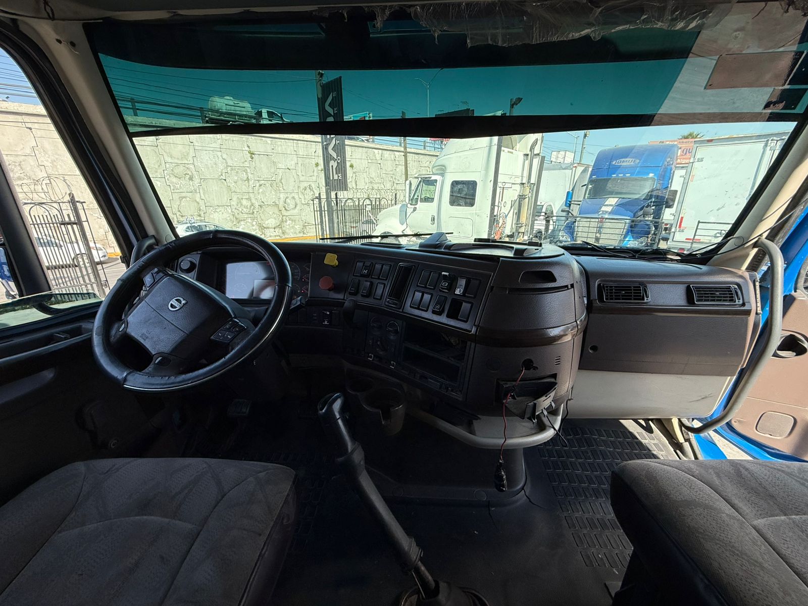 Volvo VNL  64T
